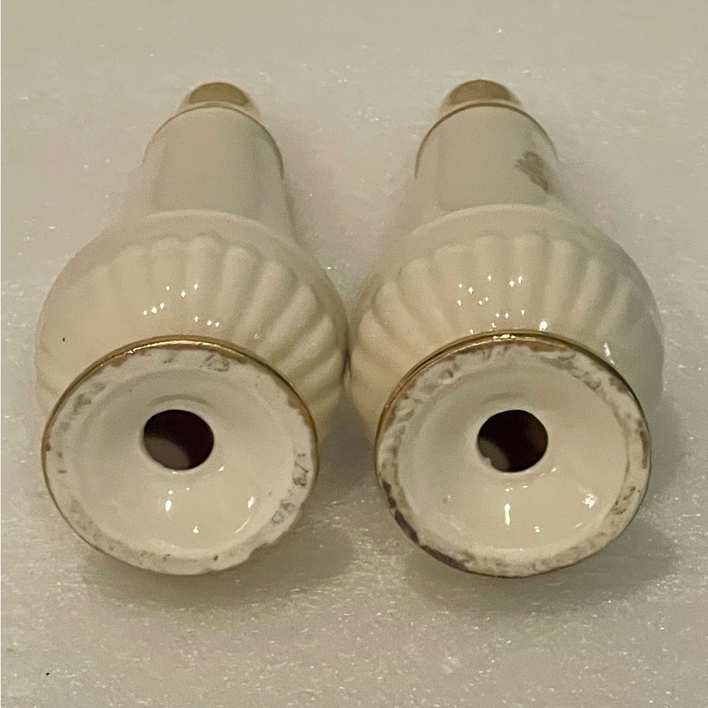 Salt & Pepper Shakers Gold Trimmed Tall Footed Gold Scroll Letters - Picture 5 of 6